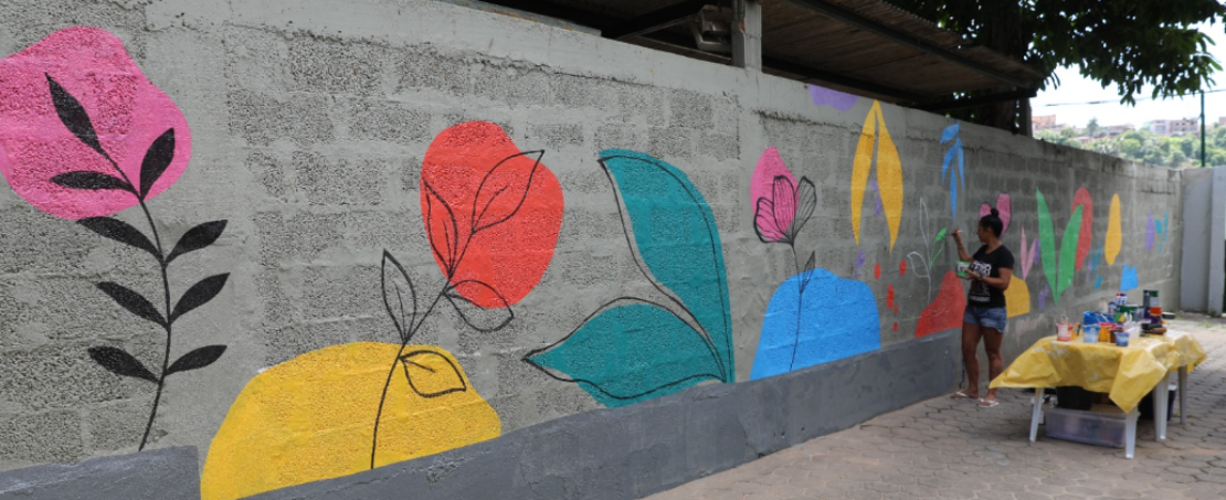 Cores de esperança: atendidos pelo Centro Pop pintam mural artístico