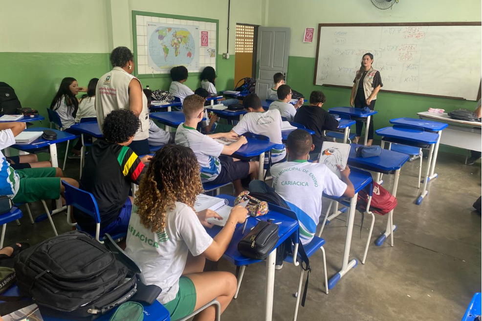 Alunos participam de roda de conversa sobre respeito e valorização da mulher