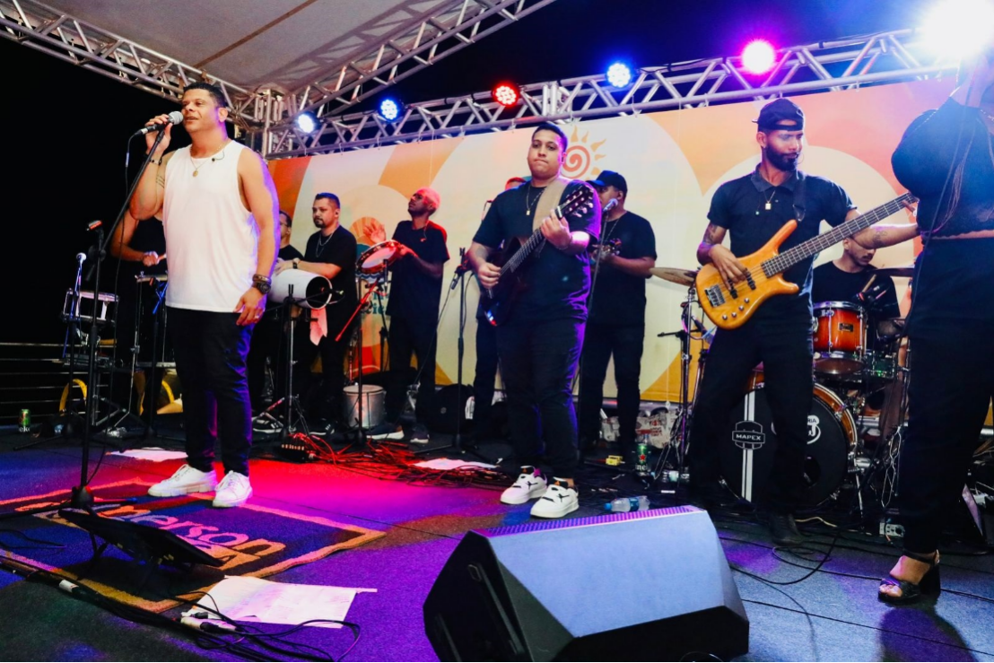 Samba de Emerson Xumbrega marca a abertura do Cariacica Verão 2025