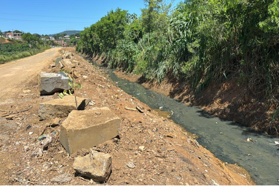 Após limpeza de pontos viciados de lixo, prefeitura pede apoio contra descarte irregular de lixo