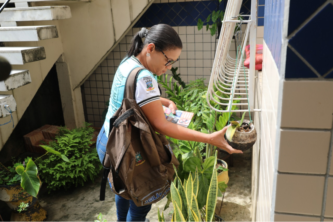 Cariacica intensifica ações contra o Aedes aegypti com visitas domiciliares em Morada de Santa Fé 