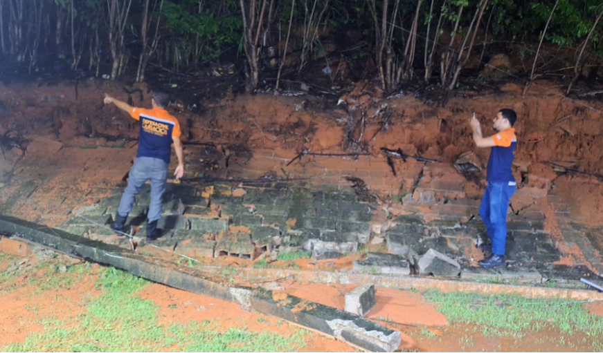 Defesa Civil de Cariacica atende ocorrências após fortes chuvas no município