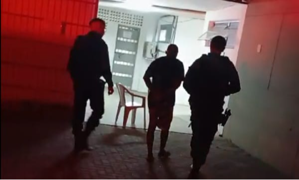 Guarda de Cariacica apreende adolescente com drogas no bairro Itapemirim