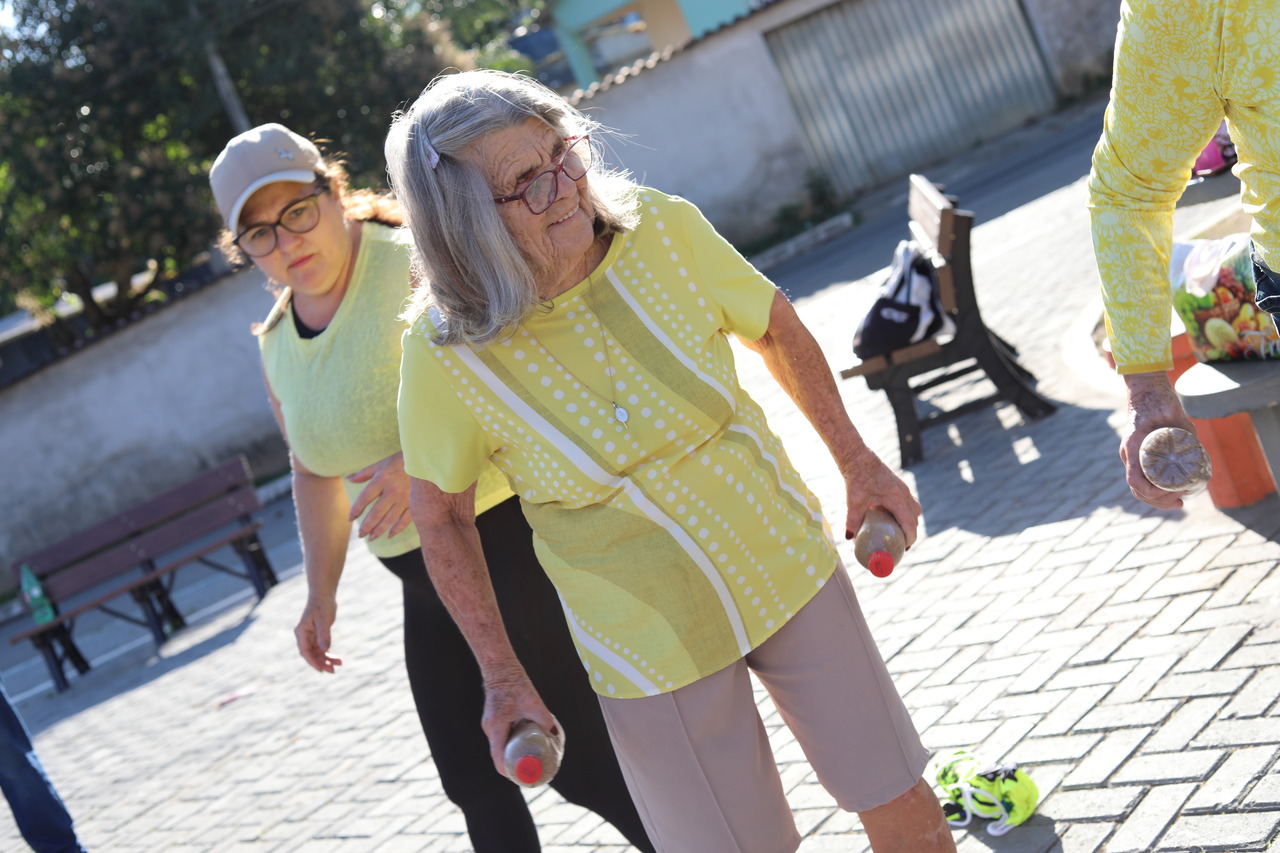 Aos 97 anos, Dona Ida é exemplo de vitalidade nas aulas de ginástica realizadas pela Unidade de Saúde em Novo Brasil