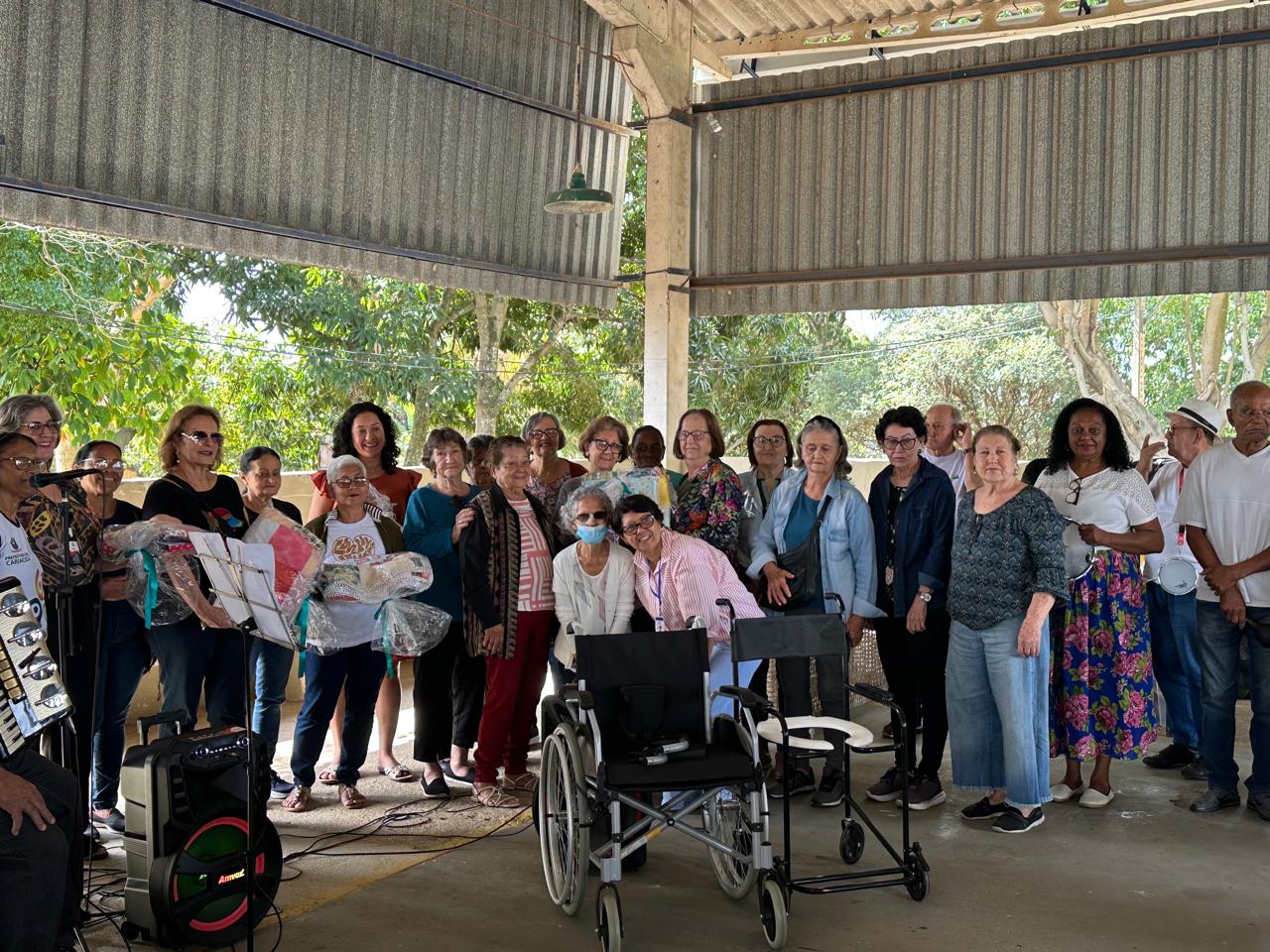 Colchas de retalhos levam aconchego e solidariedade a abrigo de idosos de Cariacica-Sede