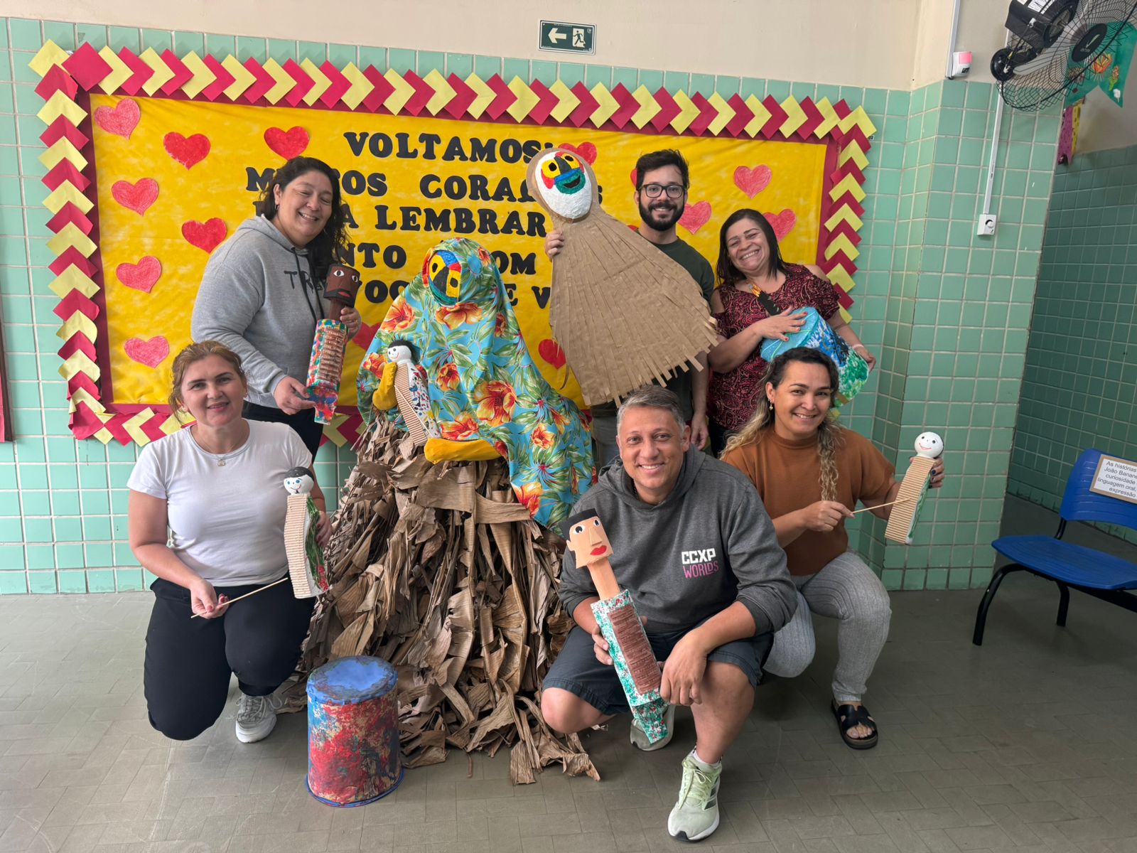 Com personagem em tamanho real e até casacas, escola prepara festa para receber João Bananeira