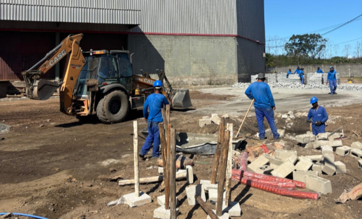 Obras de pavimentação avançam em Vila Cajueiro, Itacibá e Jardim Botânico