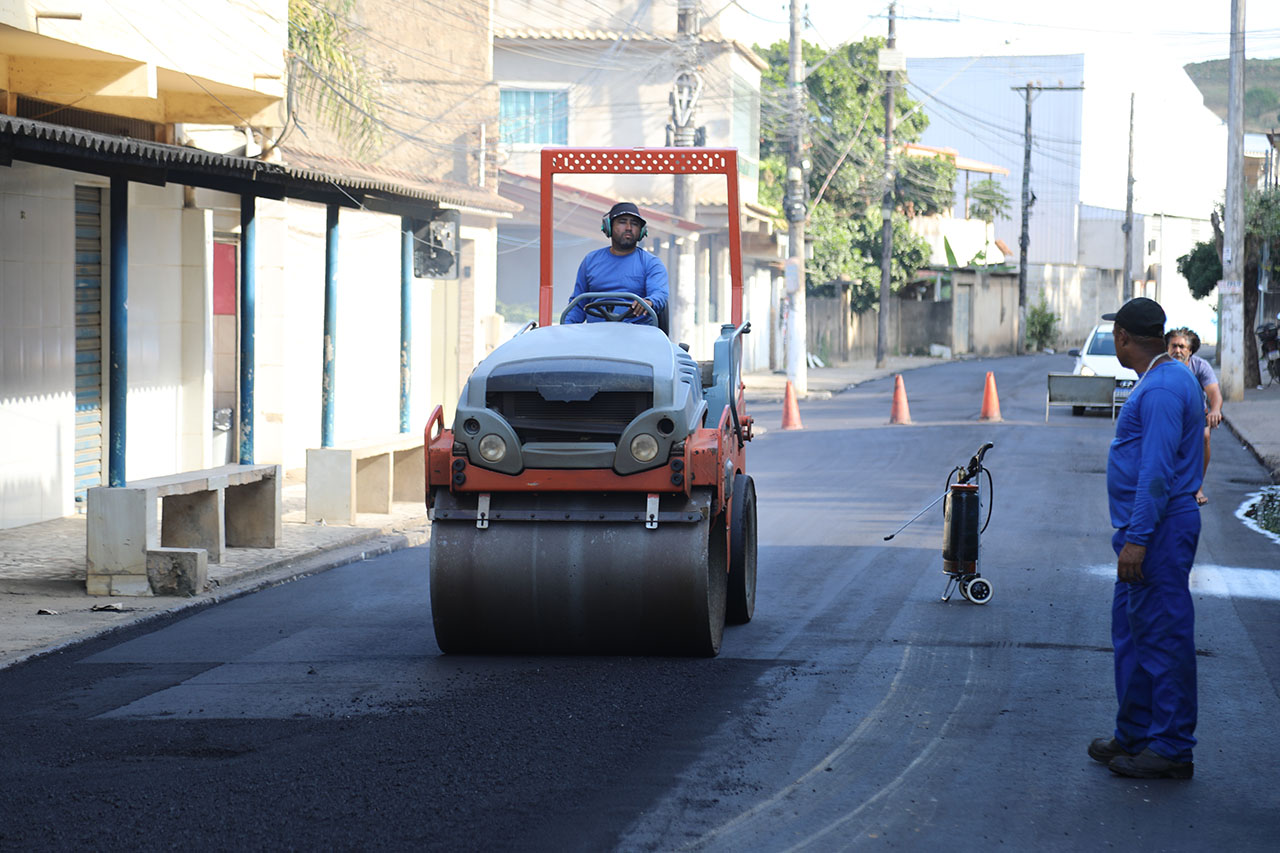 Bairro Porto de Cariacica recebe melhorias com pavimentação asfáltica