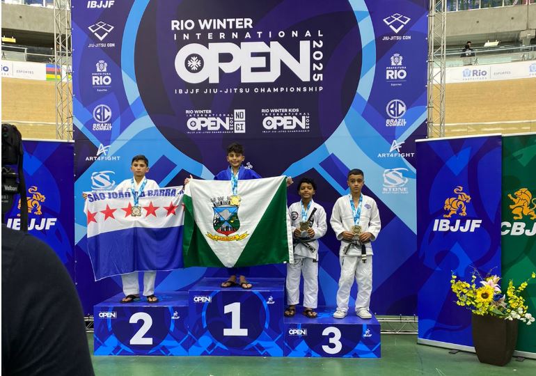 Atleta de Cariacica conquista ouro em campeonato internacional de Jiu-Jitsu e leva o nome da cidade ao pódio