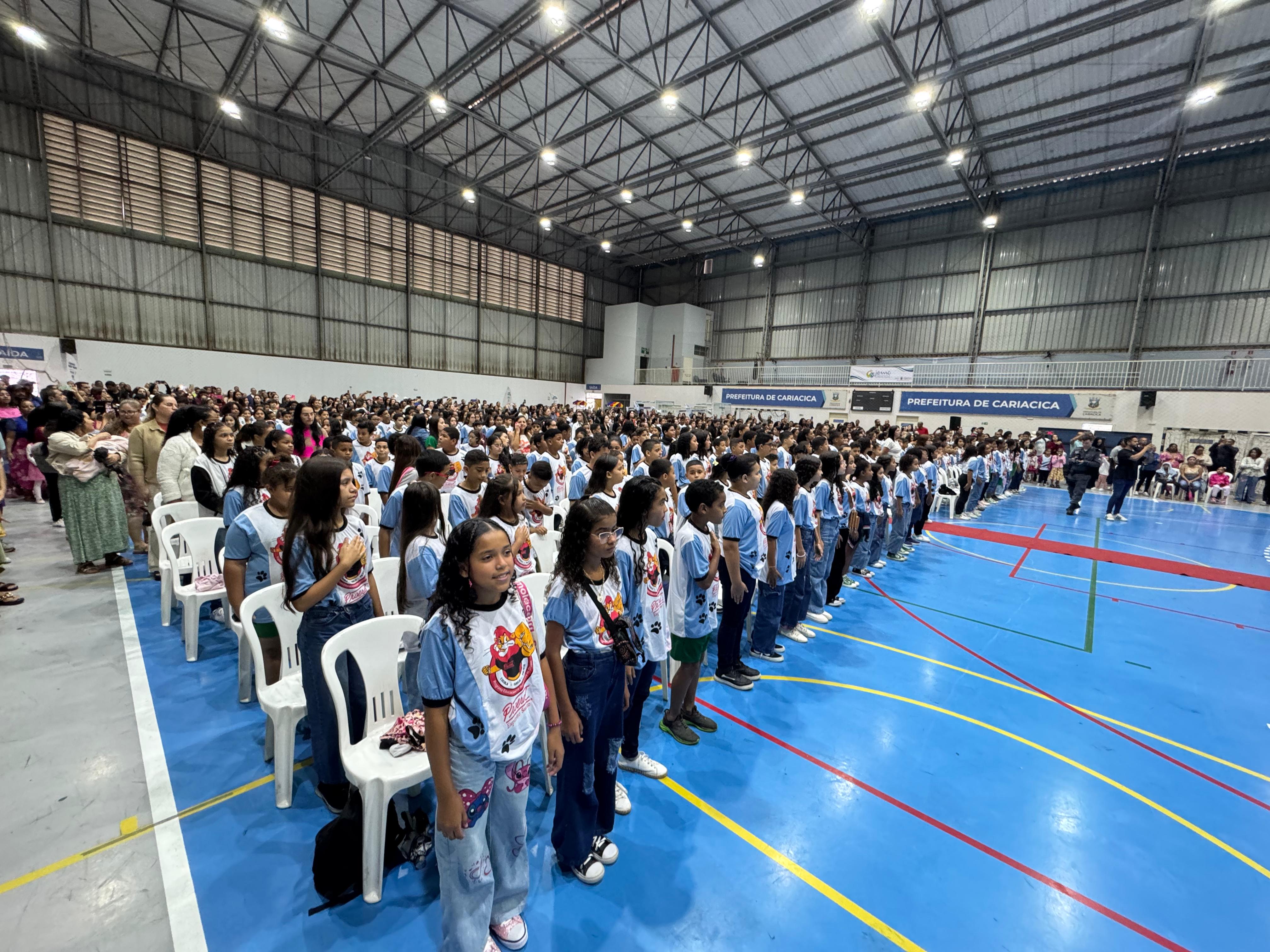 Alunos de Cariacica recebem certificado do Programa Educacional de Resistência às Drogas e à Violência