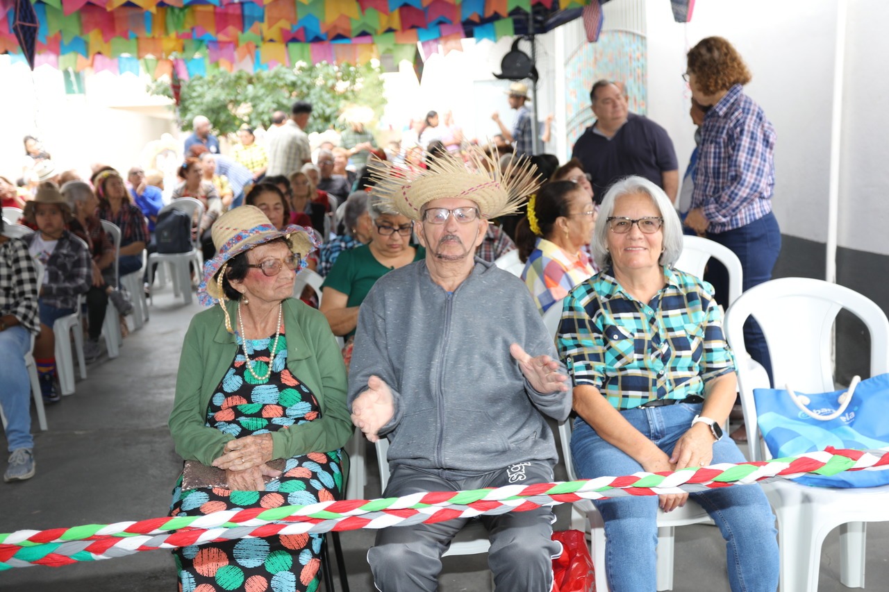 Atividade intergeracional reuniu idosos e crianças no CCPI de Jardim América