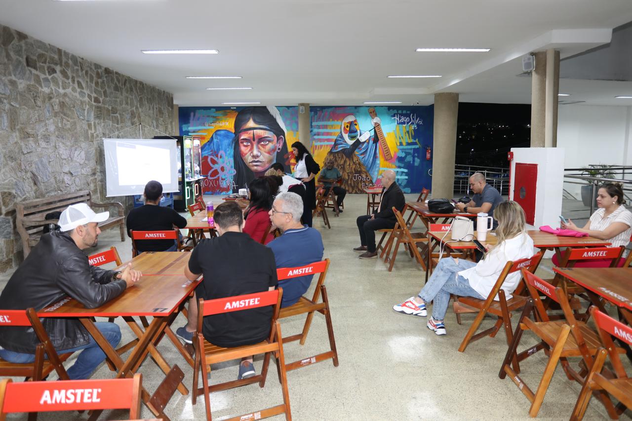 Mercado Municipal recebe palestra para ajudar empreendedores a crescer nas redes sociais