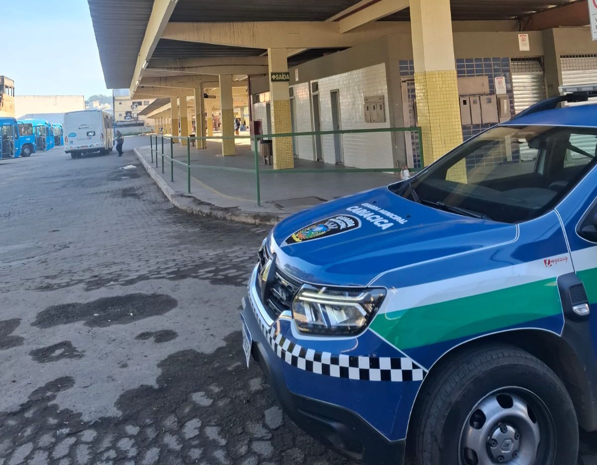 Guarda Municipal faz patrulhamento preventivo em ônibus para combater furtos e roubos