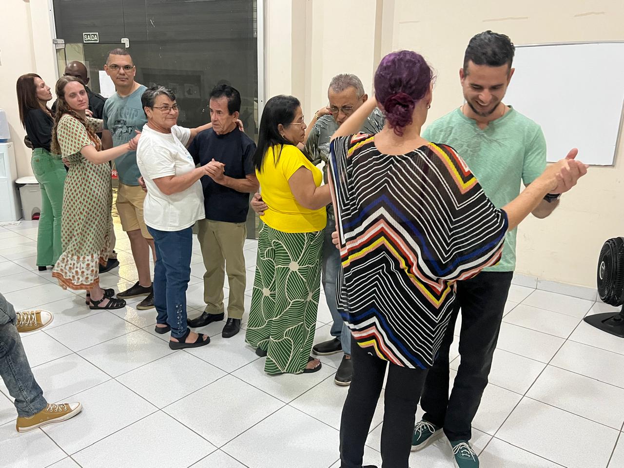 Ritmo e alegria: forró pé-de-serra anima aulão na Biblioteca municipal 