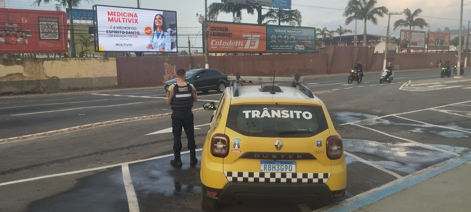 Agentes de Trânsito realizam ação de fiscalização na subida da Segunda Ponte