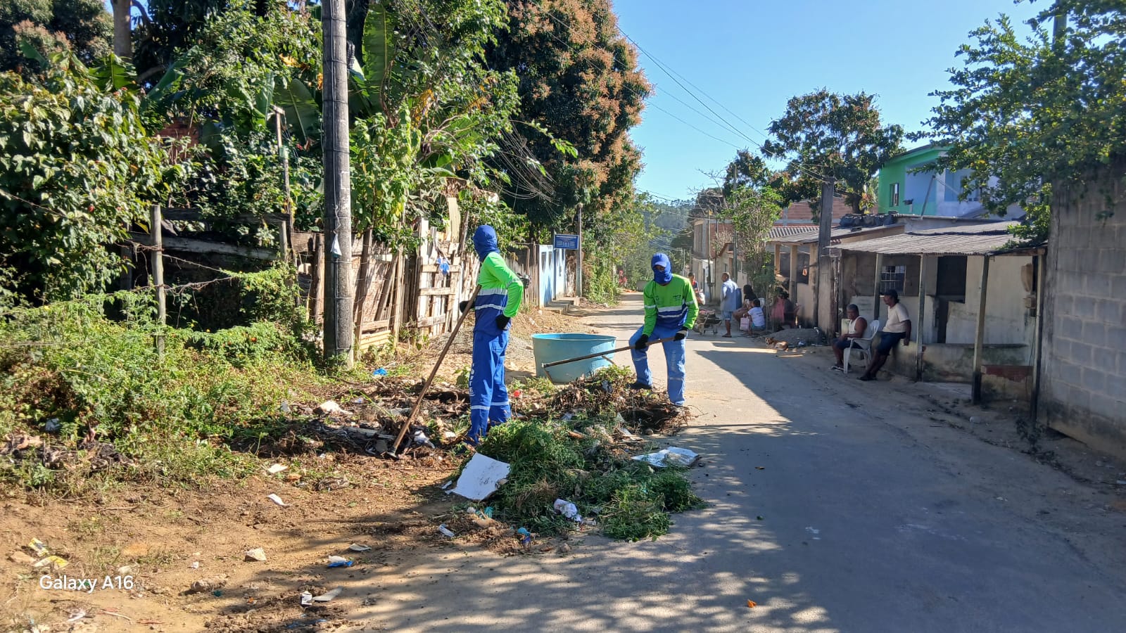 Diversos bairros de Cariacica recebem serviços de limpeza e infraestrutura nesta quinta-feira (7)