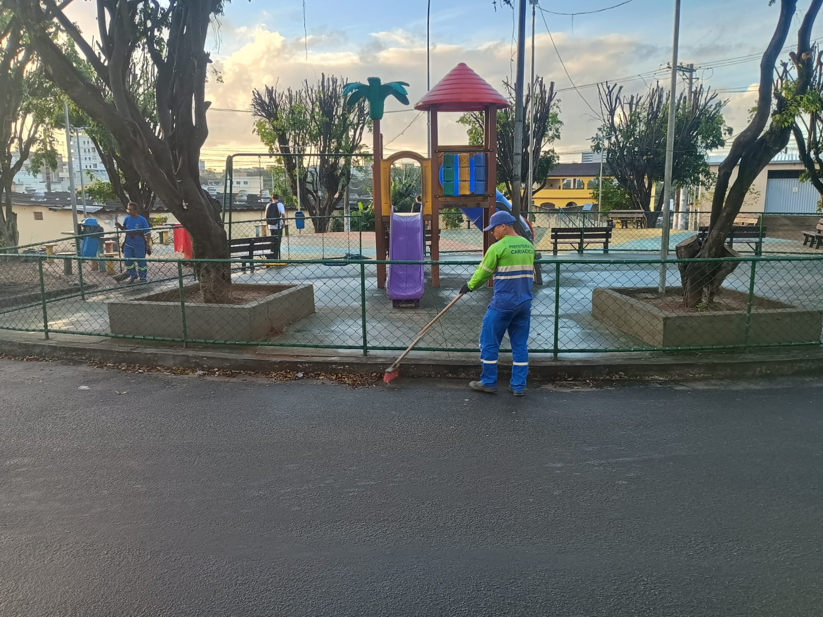 Secretaria de Serviços intensifica ações de limpeza e manutenção em bairros 