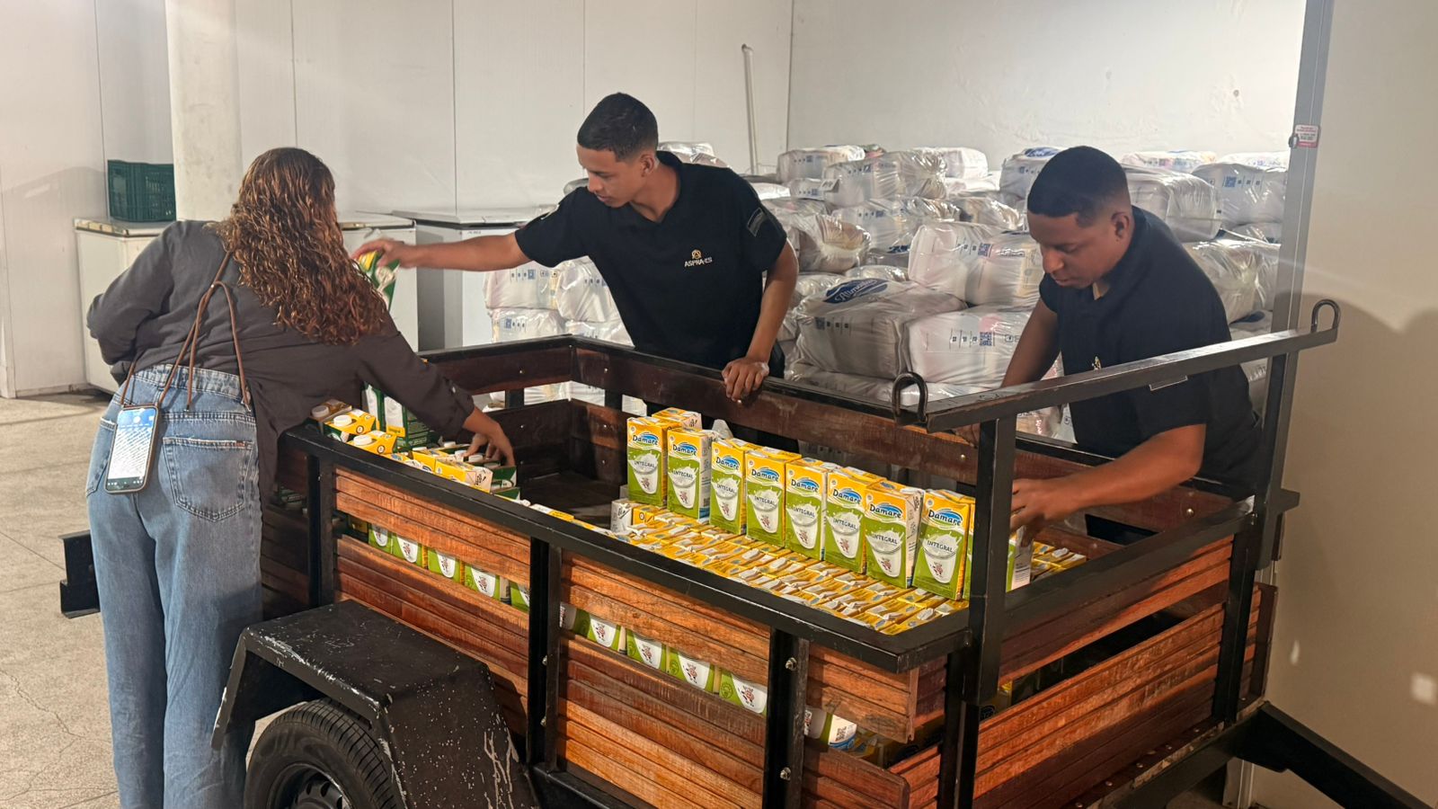 Famílias em vulnerabilidade social de Cariacica vão receber 250 litros de leite