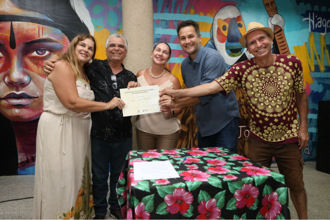 Artistas assinam termo de execução cultural de projetos aprovados no VIII Edital da Lei João Bananeira 