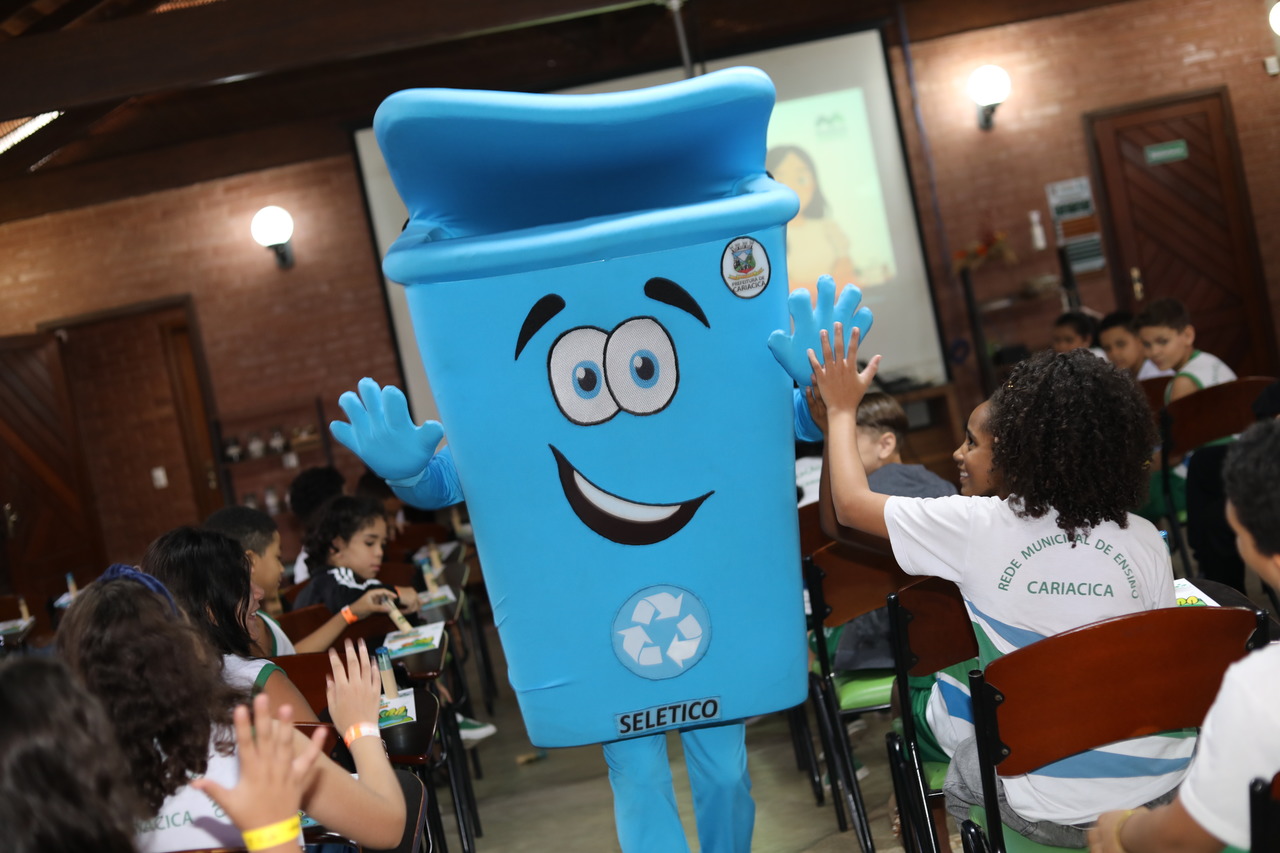 Jornada sustentável: alunos da rede municipal visitam empresa e aprendem sobre o caminho da reciclagem