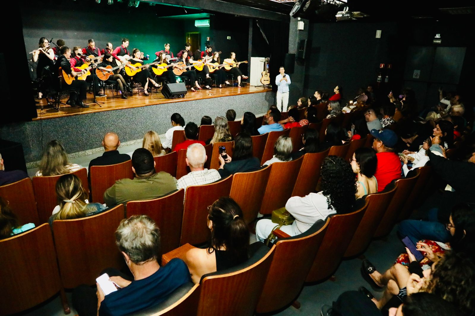  Curta a Quarta: Orquestra de Violões se apresenta com casa cheia no Civitella