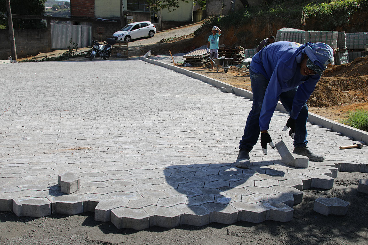 Começa a pavimentação de ruas no bairro Rio Branco