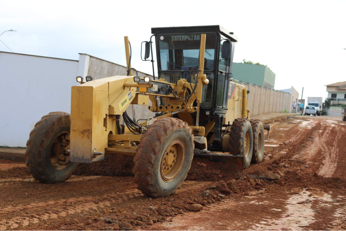 Ruas do bairro Alto Dona Augusta são preparadas para receberem asfalto