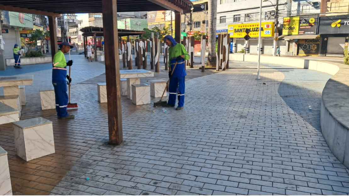 Cariacica mantém a limpeza das principais vias e praças da cidade neste domingo (29)
