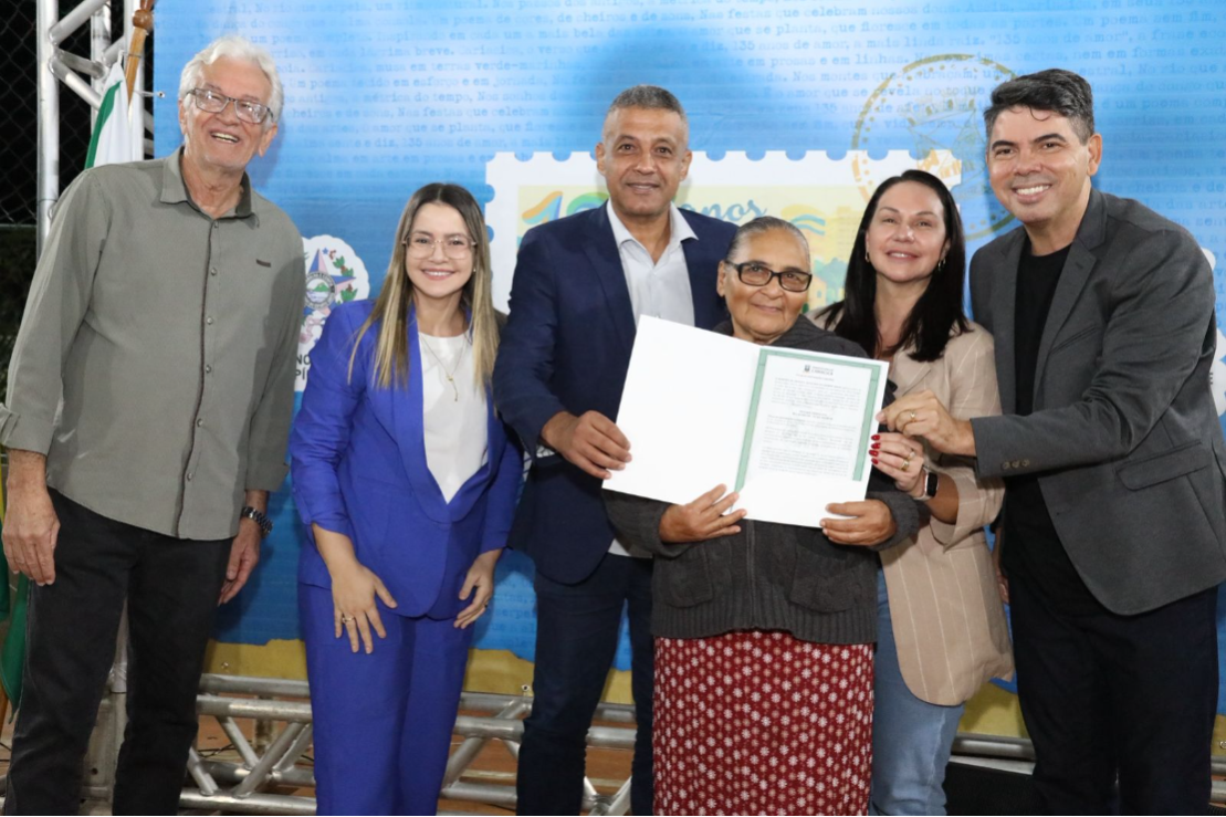 Regularização Fundiária: moradores de Nova Esperança comemoram entrega de 150 escrituras