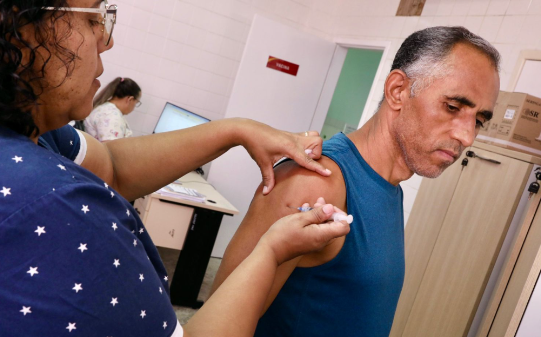 População participa do Dia D de Vacinação em Unidades de Saúde