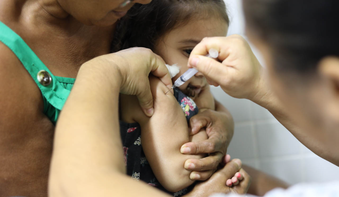 Mais de 400 alunos já foram imunizados durante campanha de vacinação nas escolas municipais  