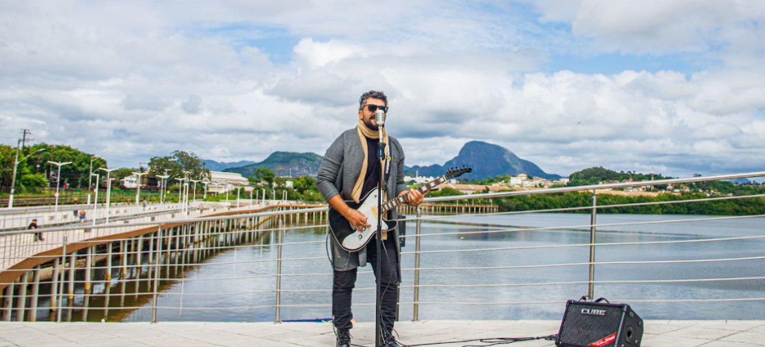 Músico Anderson Andrade faz show “Devocional” na Orla de Cariacica neste sábado (31)