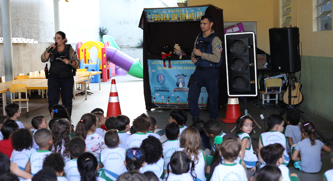 Com fantoches e muita diversão, crianças aprendem sobre segurança no trânsito em escola de Santana
