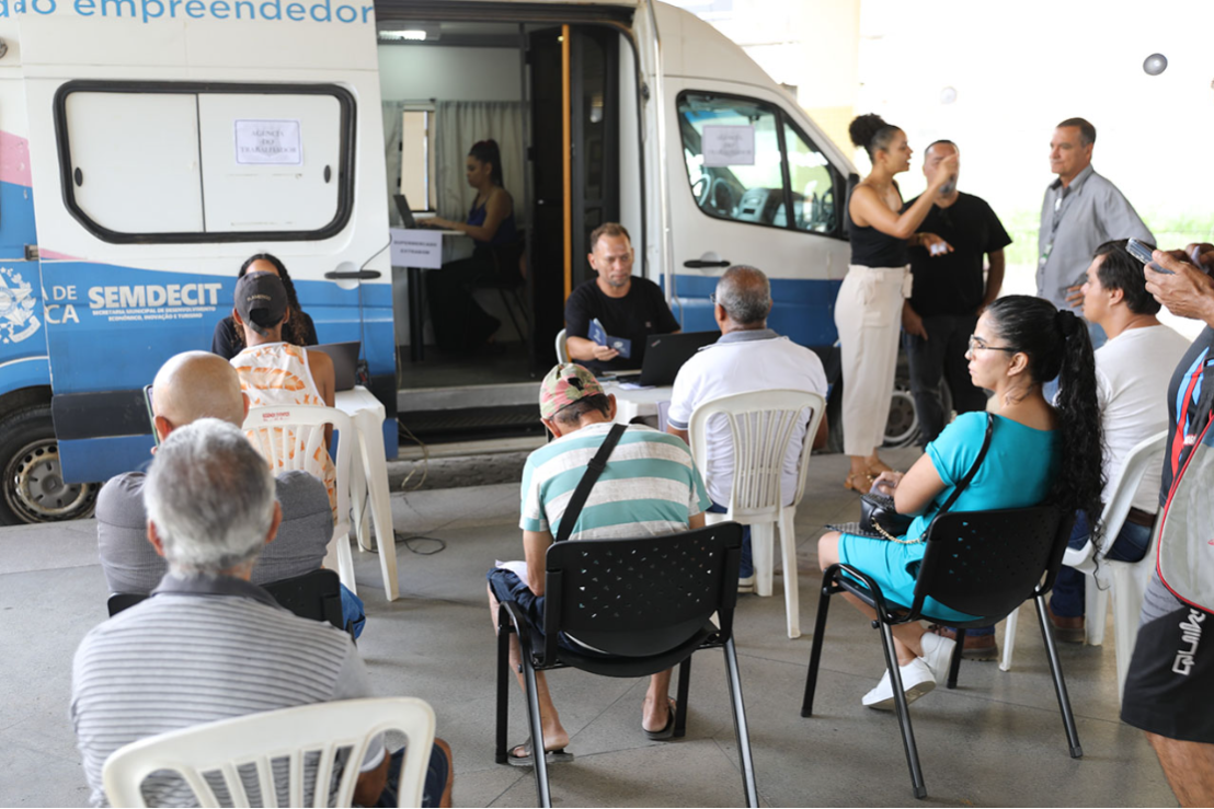 Mutirão faz encaminhamento de 262 pessoas para vagas de emprego