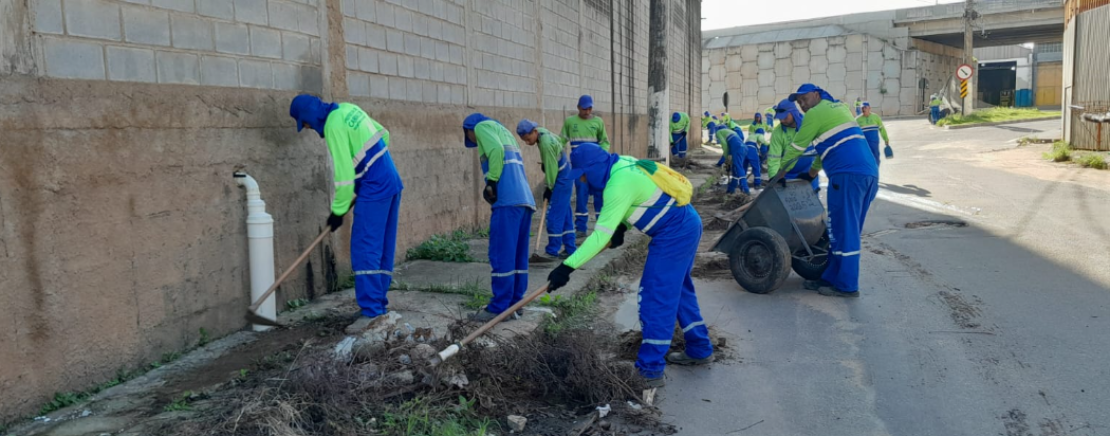 Feriado com muito trabalho das equipes da Semserv em vários bairros de Cariacica