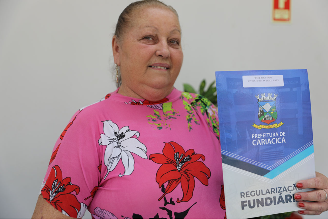 Após anos de espera, moradora de Liberdade comemora entrega de escritura: 