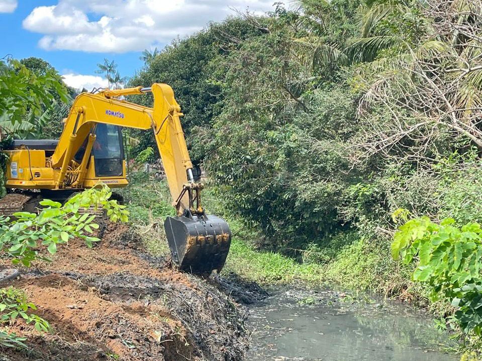 Serviços: limpeza de canal e manutenção de rede de drenagem foram algumas das ações realizadas nesta terça (9)