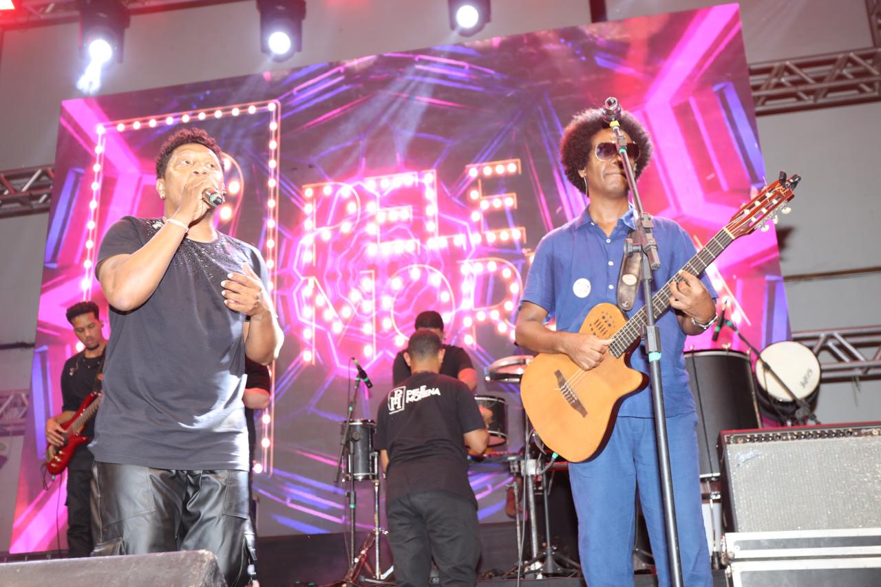 “Pele Morena” encerra Feira dos Municípios com muito samba, axé e clássicos da MPB