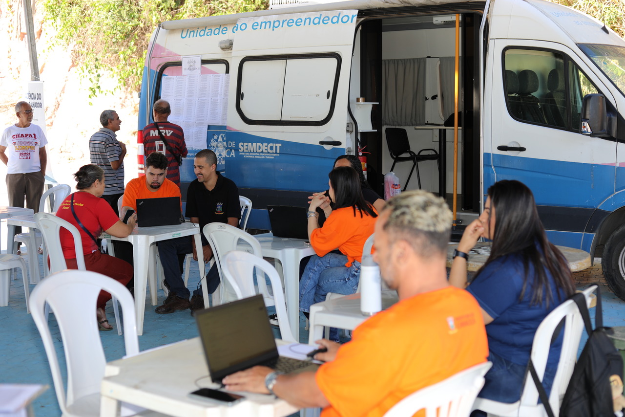 'Desenvolvimento nas Praças' chega a Flexal com encaminhamentos de emprego e orientação para empreendedores