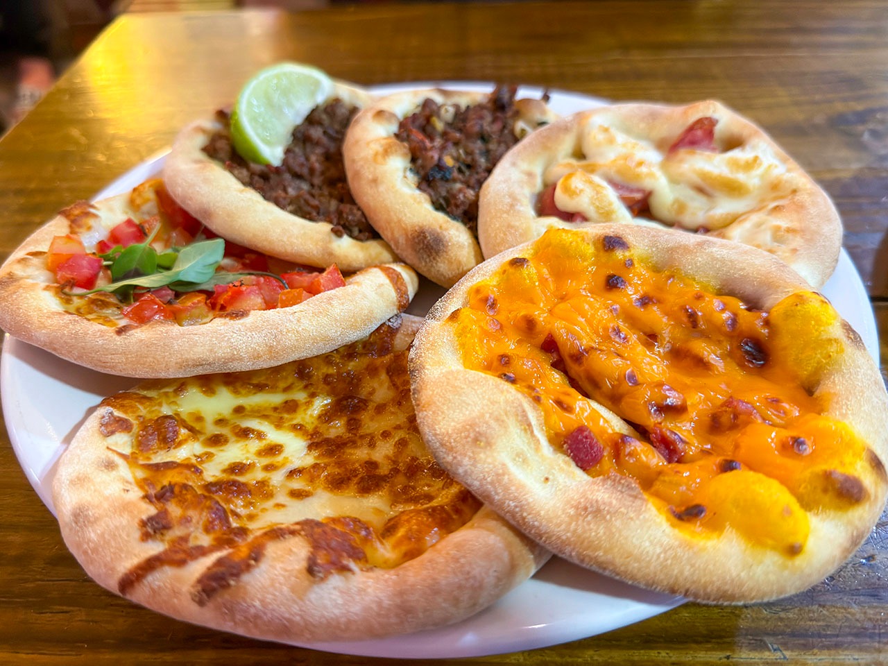 Culinária árabe: Polo Gastronômico tem esfiharia com mais de 50 sabores no cardápio