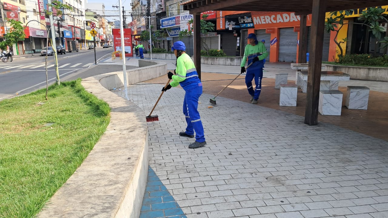 Secretaria de Serviços de Cariacica executa ações de limpeza e recolhe dois cavalos na Leste-Oeste neste domingo (7)