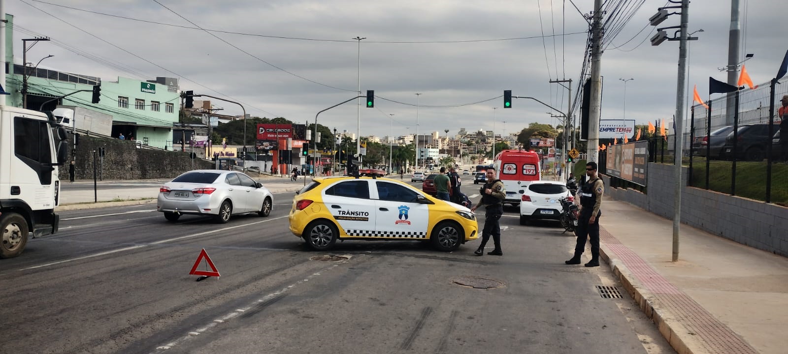 Atuação rápida de agentes de trânsito garante segurança após acidentes na Avenida Mário Gurgel