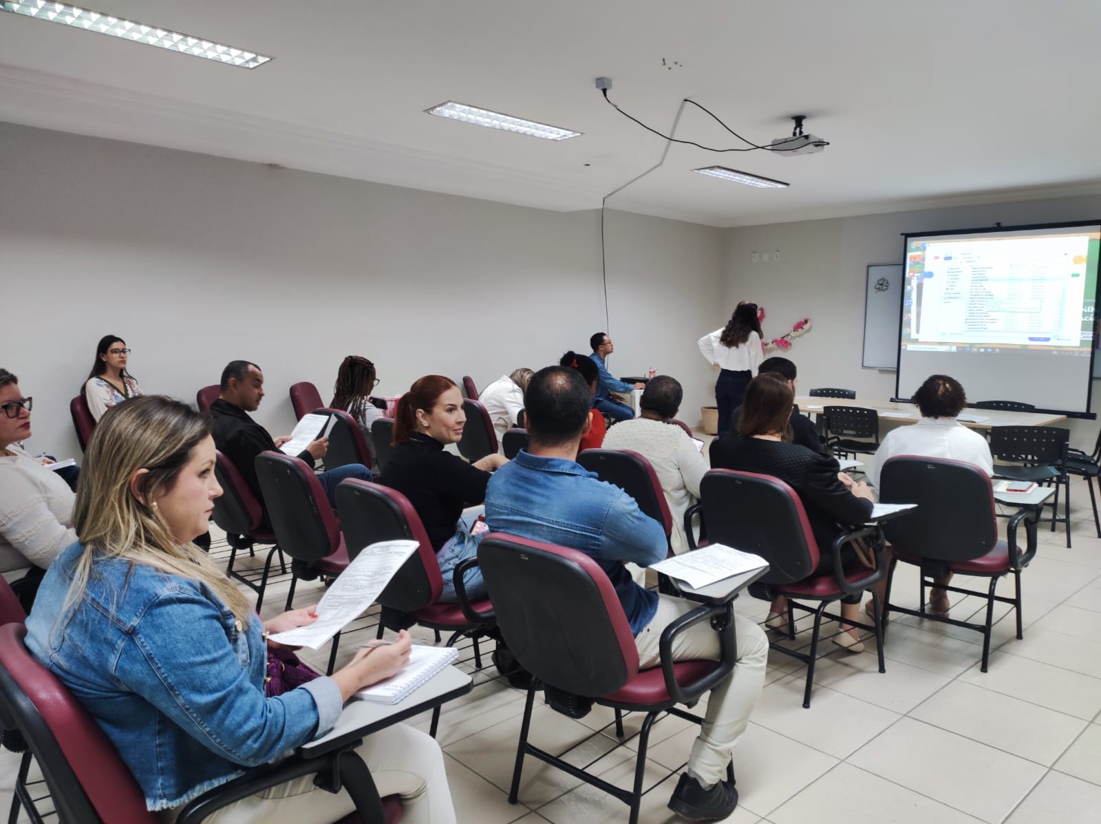 Capacitação sobre estratégias de prevenção ao HIV é realizada na Secretaria Municipal de Saúde