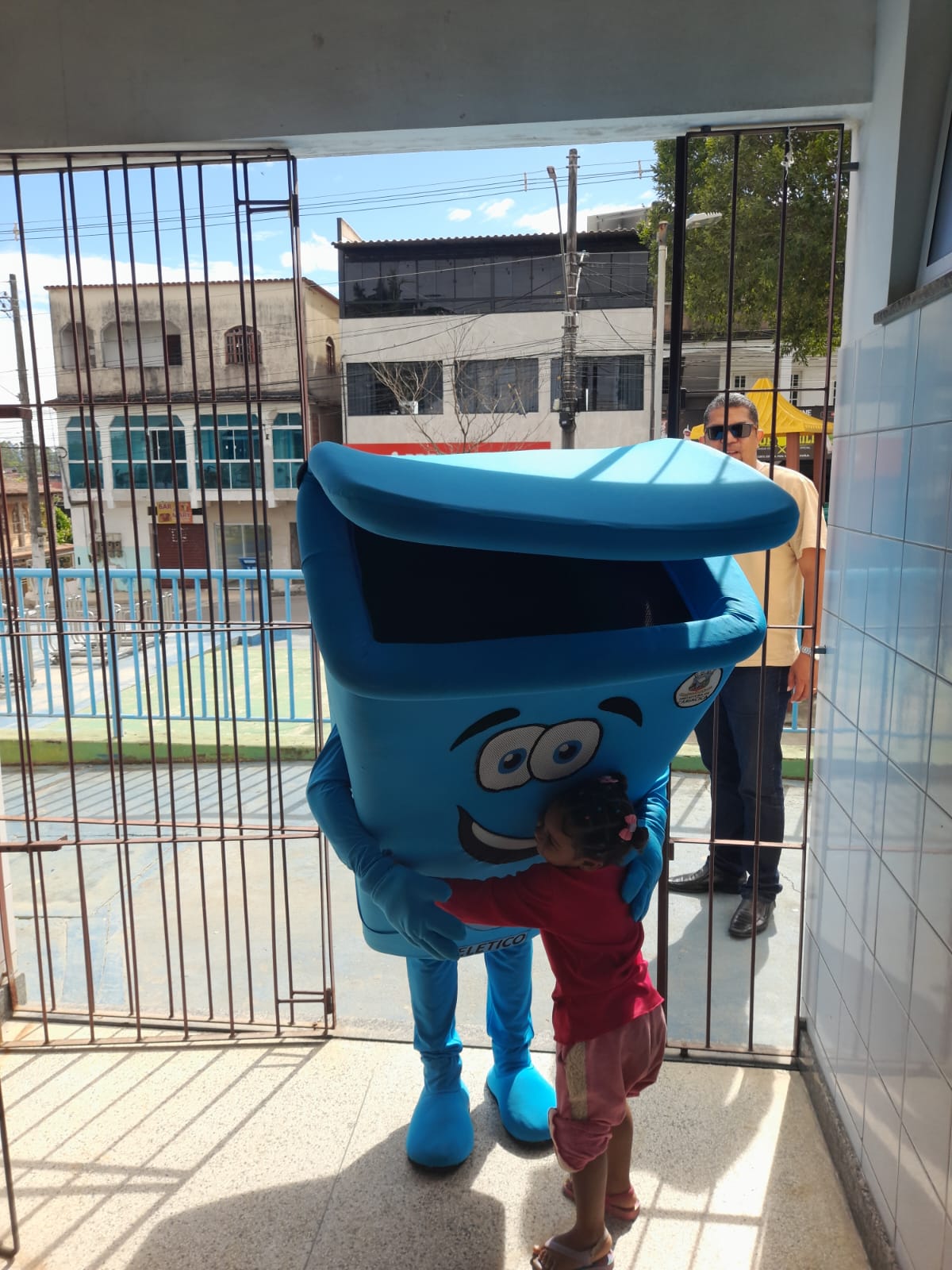 Nova Rosa da Penha I e II recebe ação de conscientização ambiental sobre descarte irregular