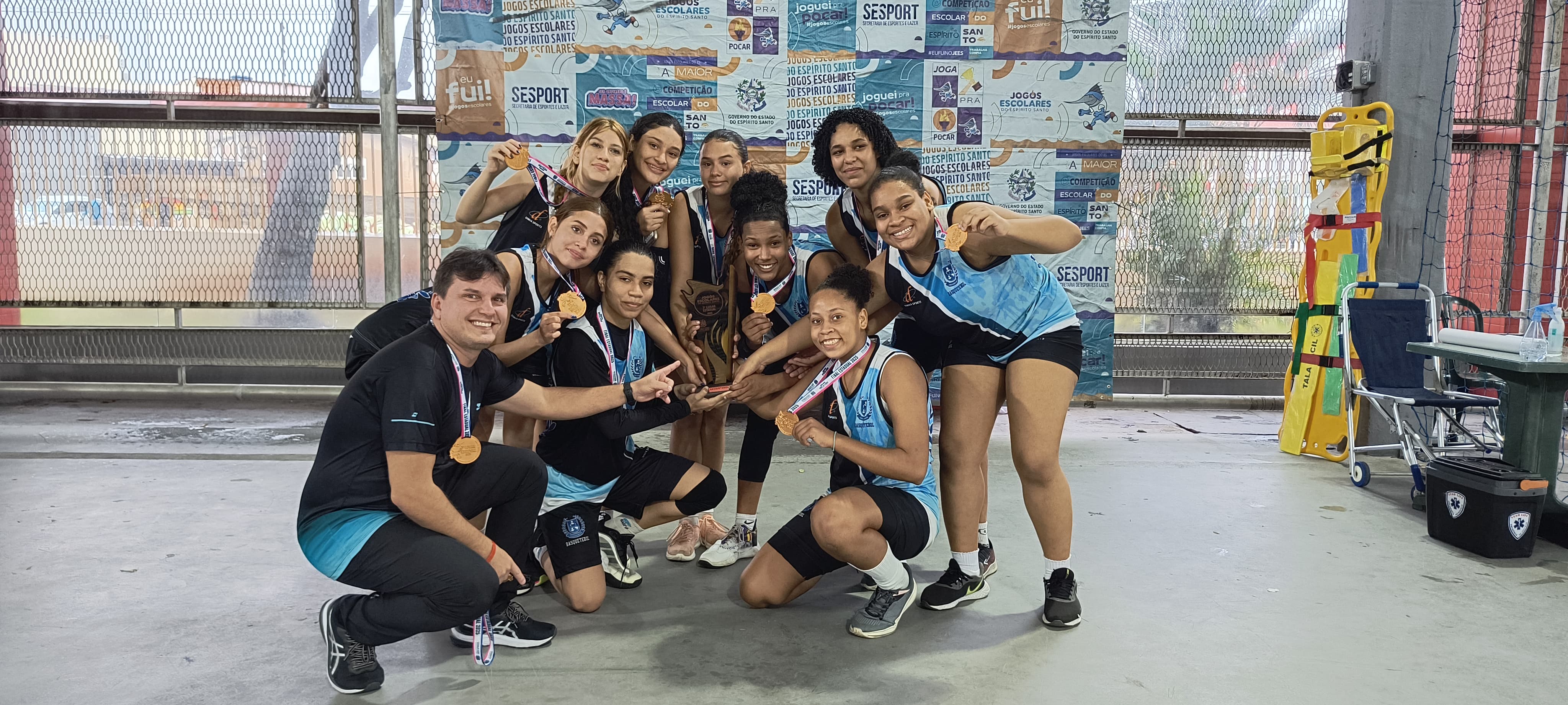 Jogos escolares estaduais: equipe feminina de basquete da escola Afonso Schwab conquista medalha de bronze 
