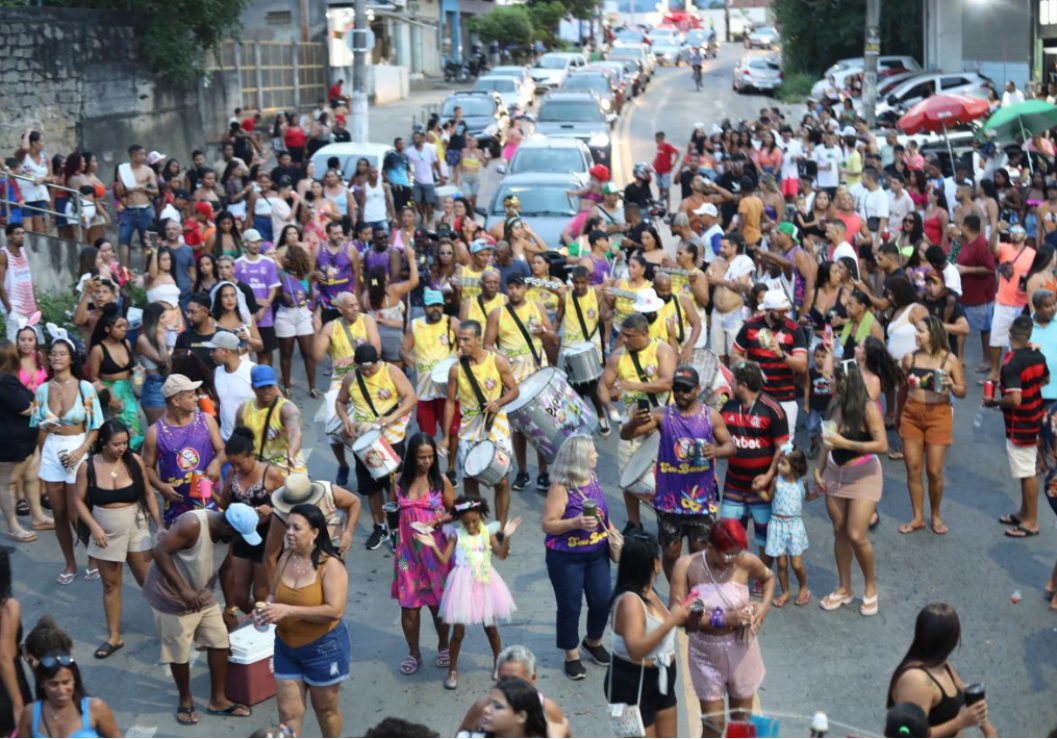 Blocos 'Seu Boneco' e 'GM' fecham o Carnaval de rua de Cariacica