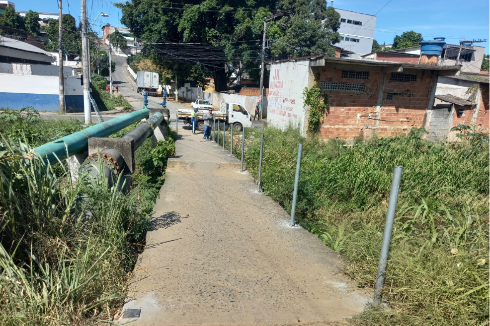 Passarela do Bairro Operário que liga Cariacica a Viana recebe guarda-corpos e será revitalizada