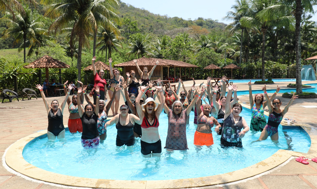 Idosos de quatro Cras têm dia de diversão no Vale do Moxuara