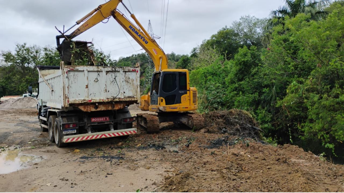 Cariacica intensifica trabalhos preventivos de limpeza de canais e redes de drenagem 