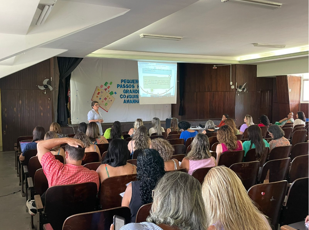 Planejamento escolar: diretores se reúnem para alinhar estratégias antes da volta às aulas